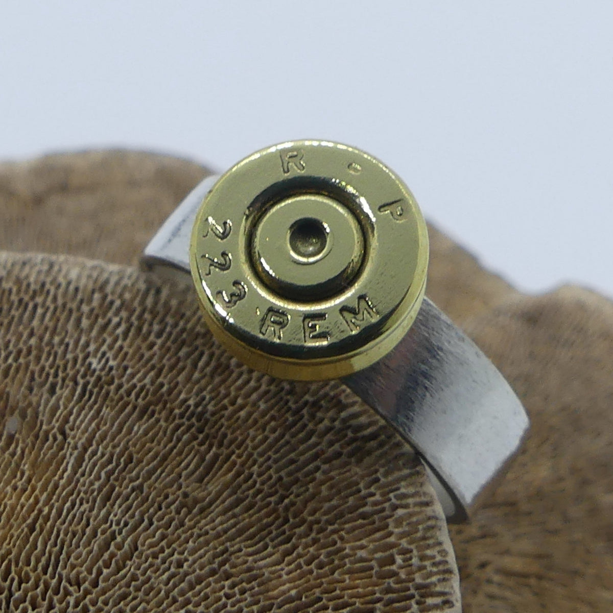 Jagdschmuck: breiter Silberring mit massivem Hülsenboden