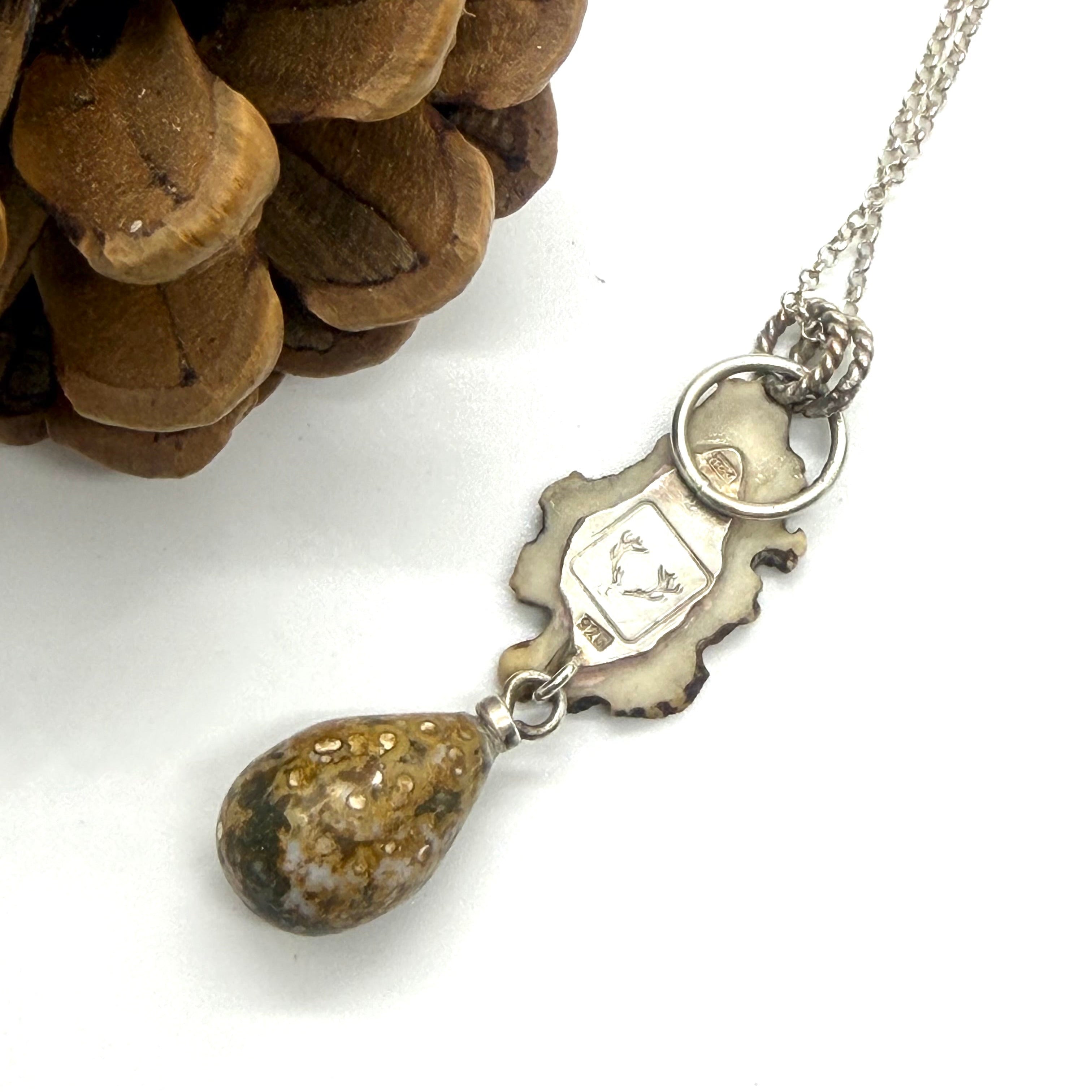 Jagdschmuck / Trachtenschmuck / Geschenk für Jägerinnen / handgefertigter Kettenanhänger mit Rehbockscheibe / Unikat / Einzelstück