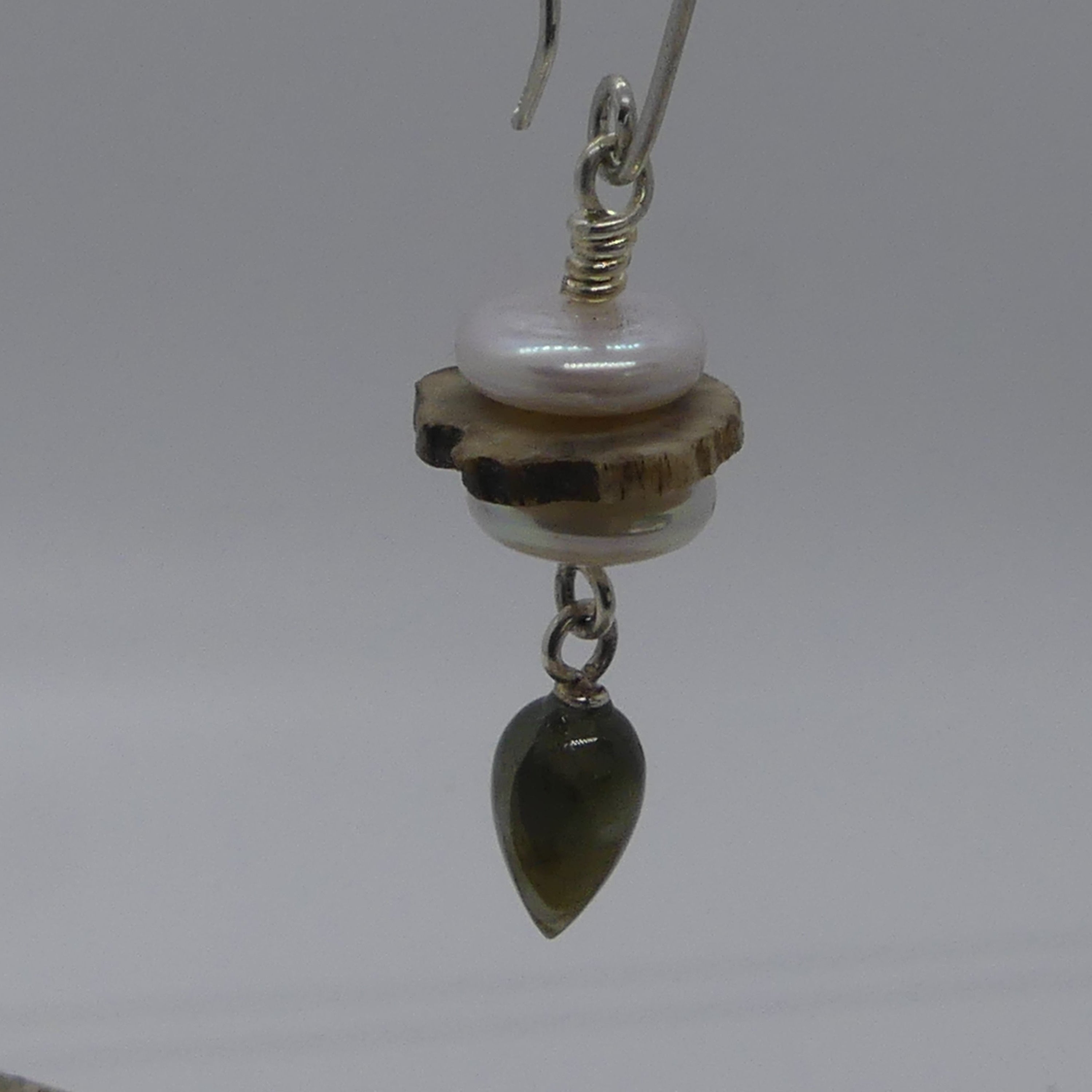 Jagdschmuck / Trachtenschmuck / Geschenk für Jägerinnen / handgefertigte Ohrhänger aus Sterlingsilber mit Perlen, Bockscheiben und Labradoritanhängern / Unikat / EInzelstück
