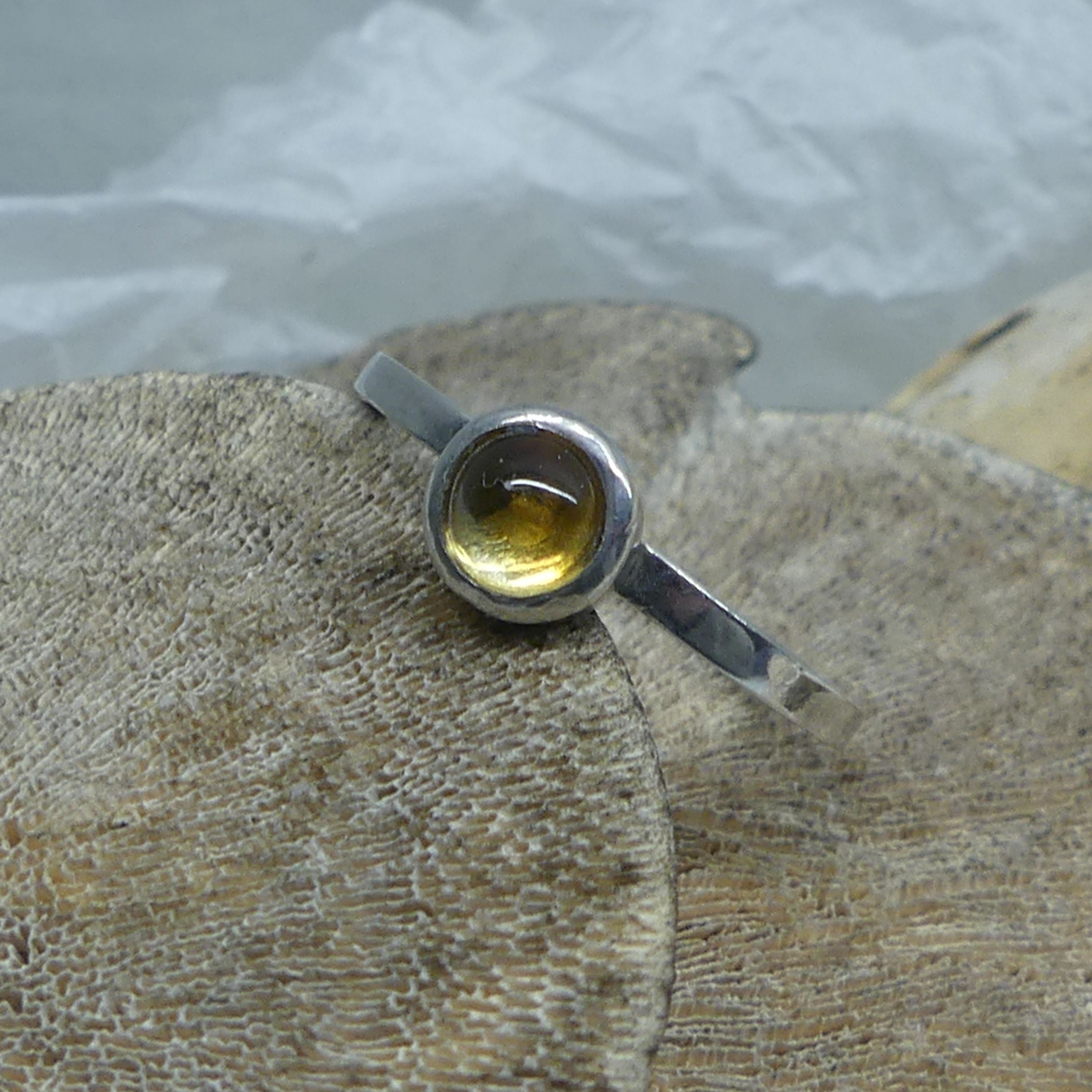 Solitärring mit Farbstein