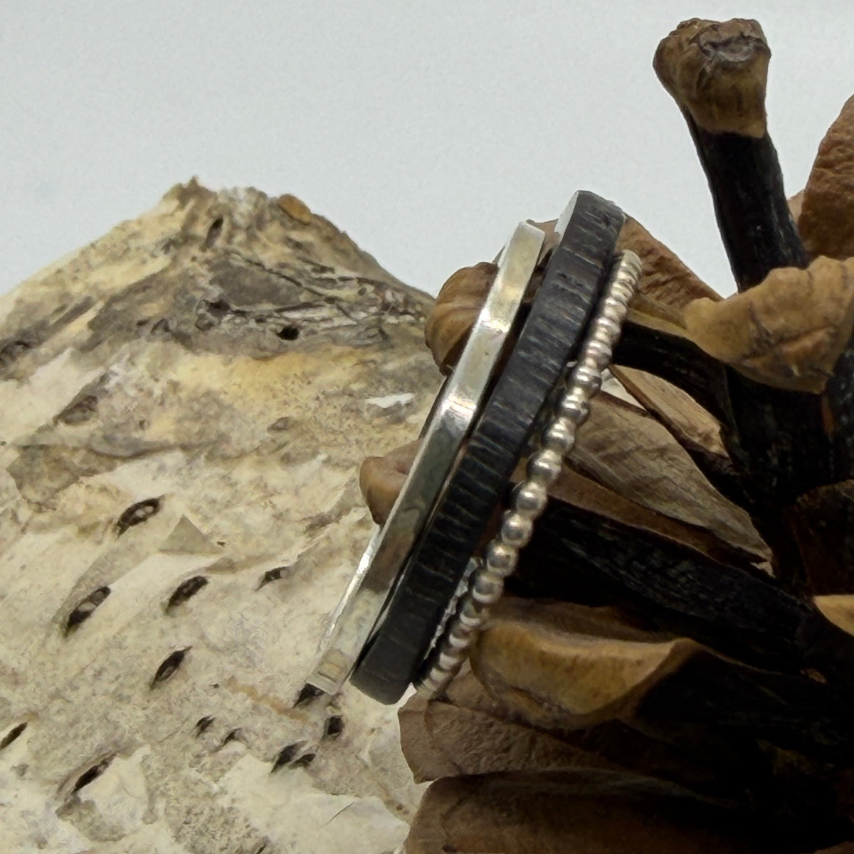 Jagdschmuck / Afrika / Stapelringe aus Springbockhorn mit silbernen Stapelringen kombiniert