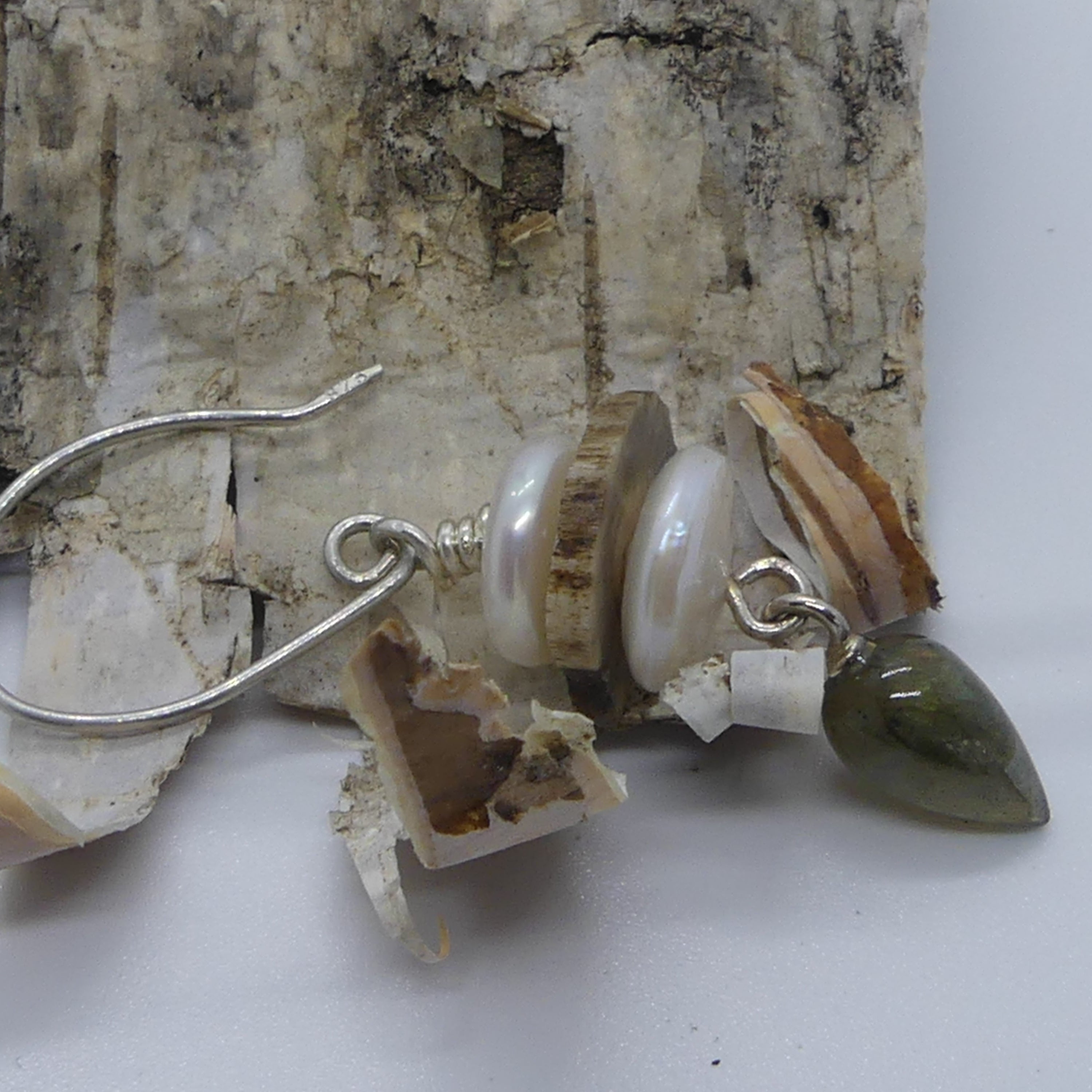 Jagdschmuck / Trachtenschmuck / Geschenk für Jägerinnen / handgefertigte Ohrhänger aus Sterlingsilber mit Perlen, Bockscheiben und Labradoritanhängern / Unikat / EInzelstück