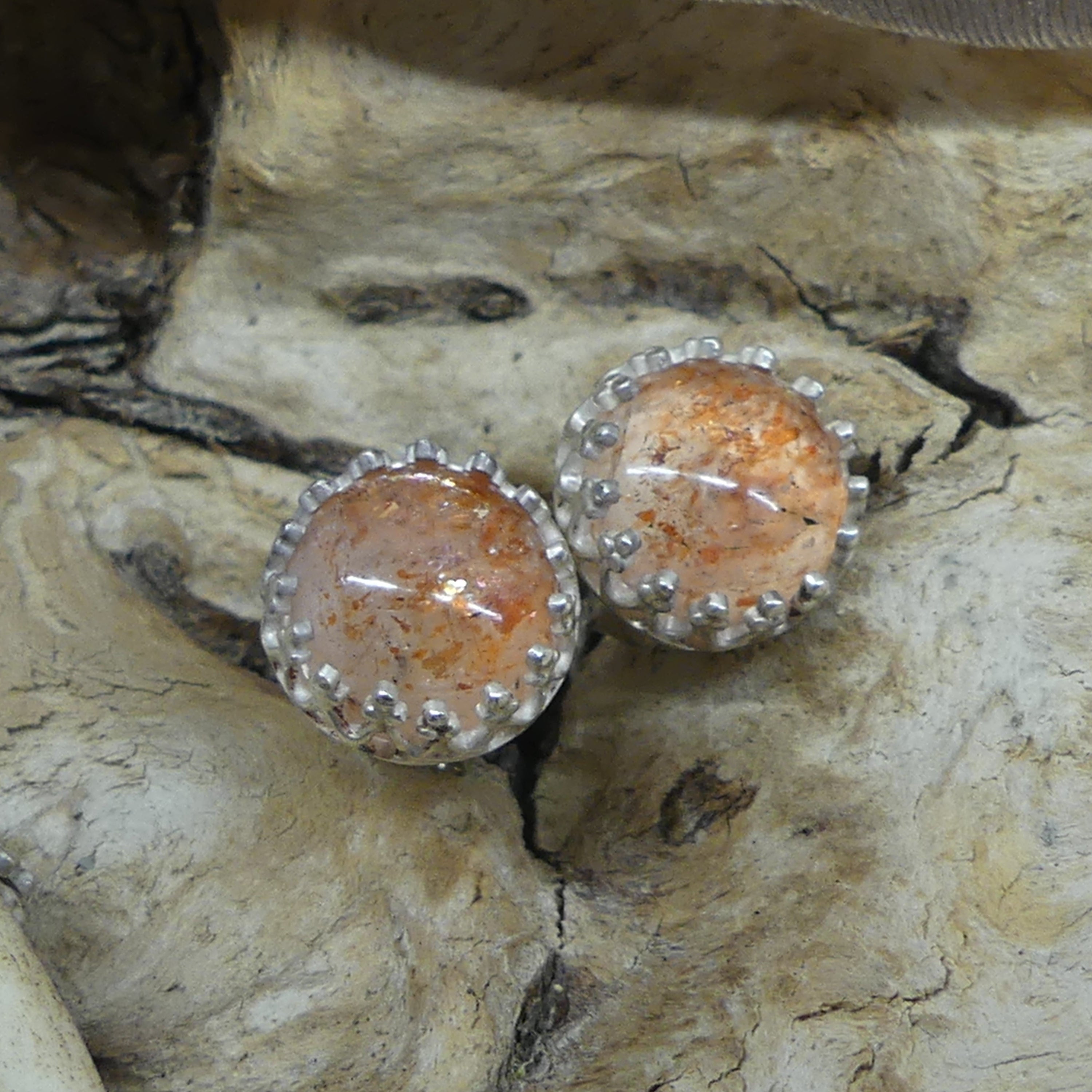Jagdschmuck / Trachtenschmuck / Geschenk für Jägerinnen / Unikat/ Einzelstück / Sonnensteinohrstecker mit abnehmbaren Anhängern aus Rehgehörnspitzen