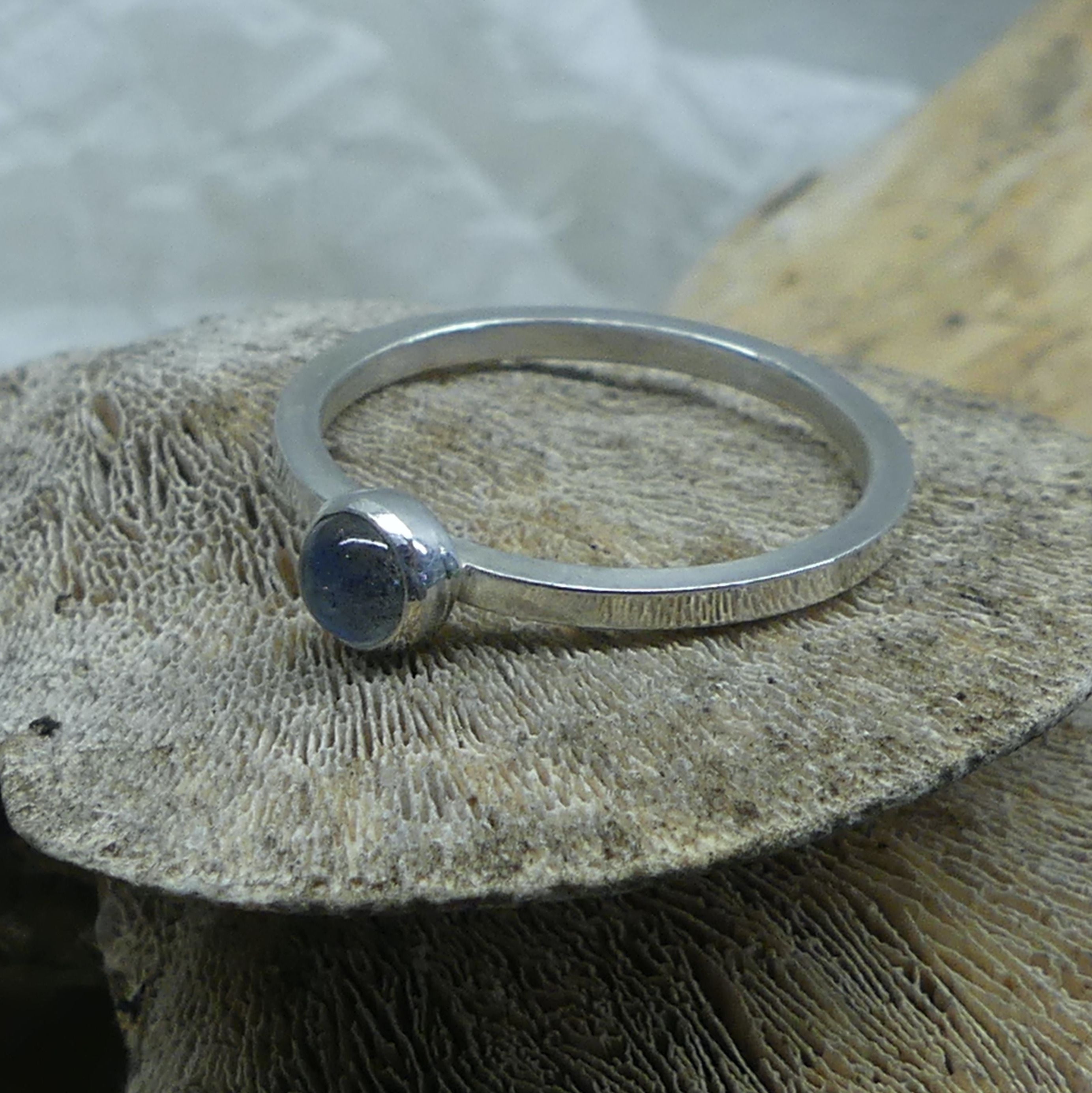Solitärring mit Farbstein