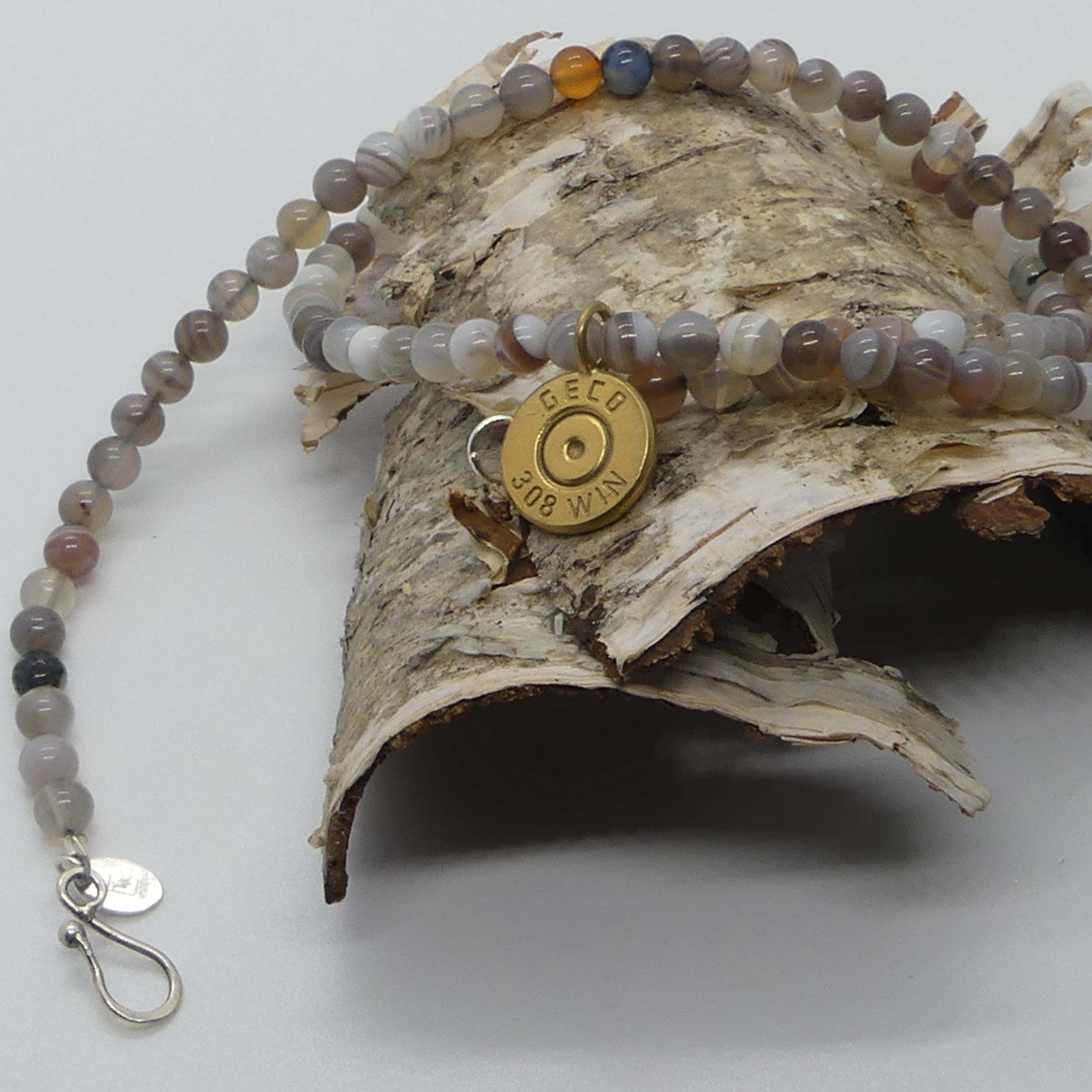 Steinkette mit Hülsenboden