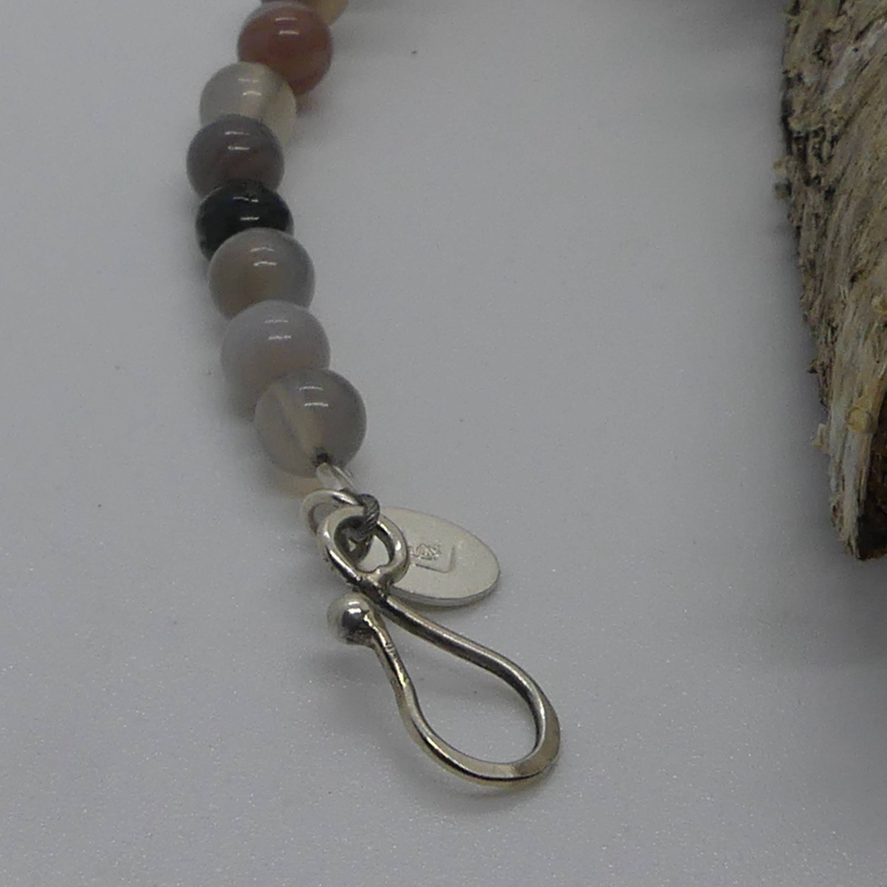 Steinkette mit Hülsenboden